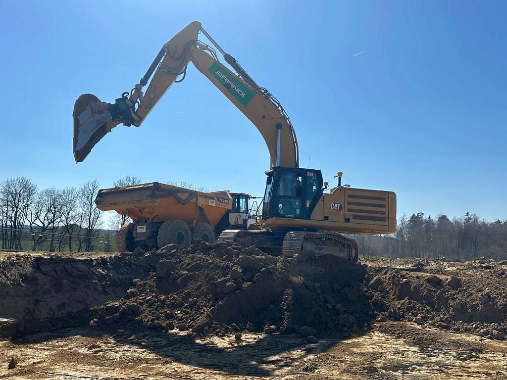 Erdarbeiten für den Neubau eines Logistikzentrums nach dem 3D-Modell