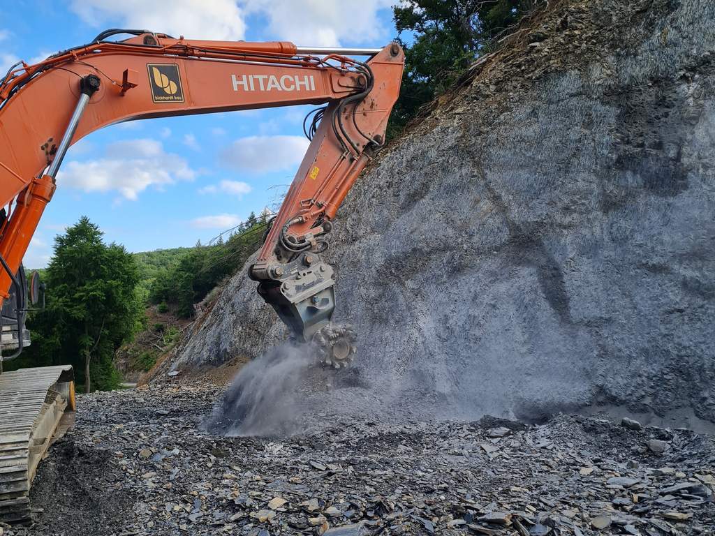 Präzise nach dem Geländemodell mit der Trimble Earthworks gesteuerten Fräse arbeiten