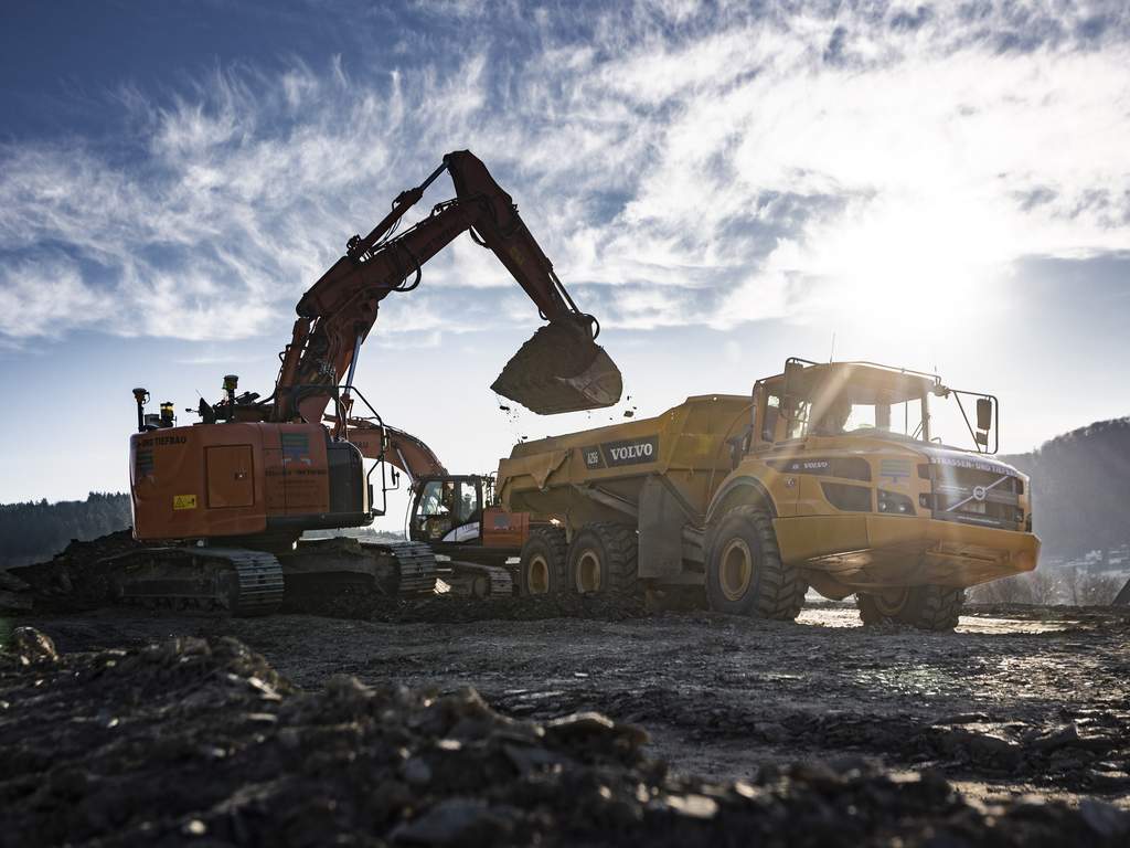 Trimble Earthworks Bagger bei der Beladung