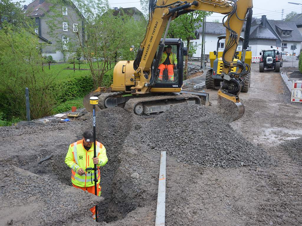 Die Trimble Roverstäbe sind die ideale Ergänzung zu den bereits mit Maschinensteuerungssystem ausgestatteten Baumaschinen.