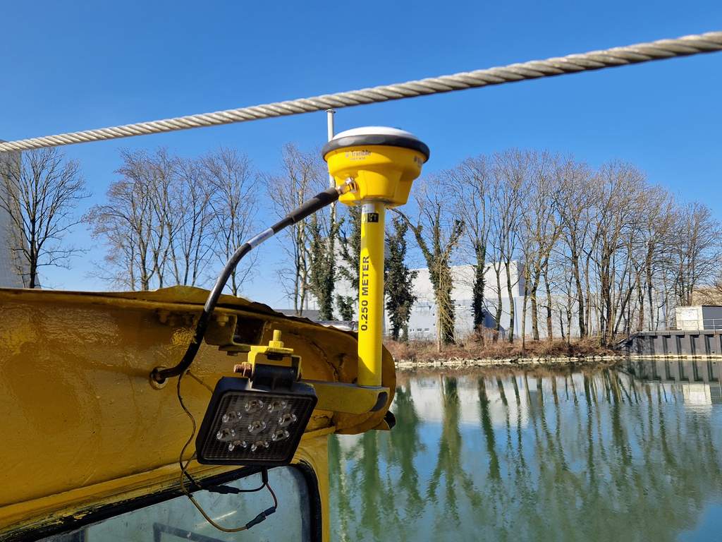 GNSS-Emfänger für zentimetergenaue Baggerarbeiten