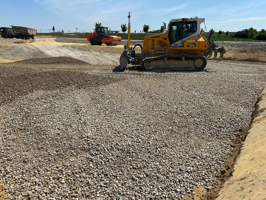 Erdarbeiten für den Neubau eines Logistikzentrums nach dem 3D-Modell